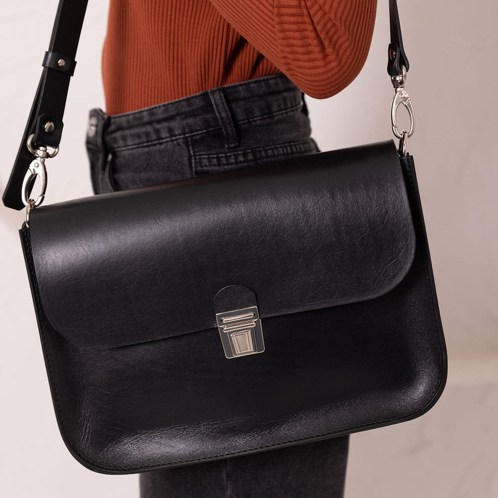 ASTORIA Handbag with Old-Fashioned Buckle - Black