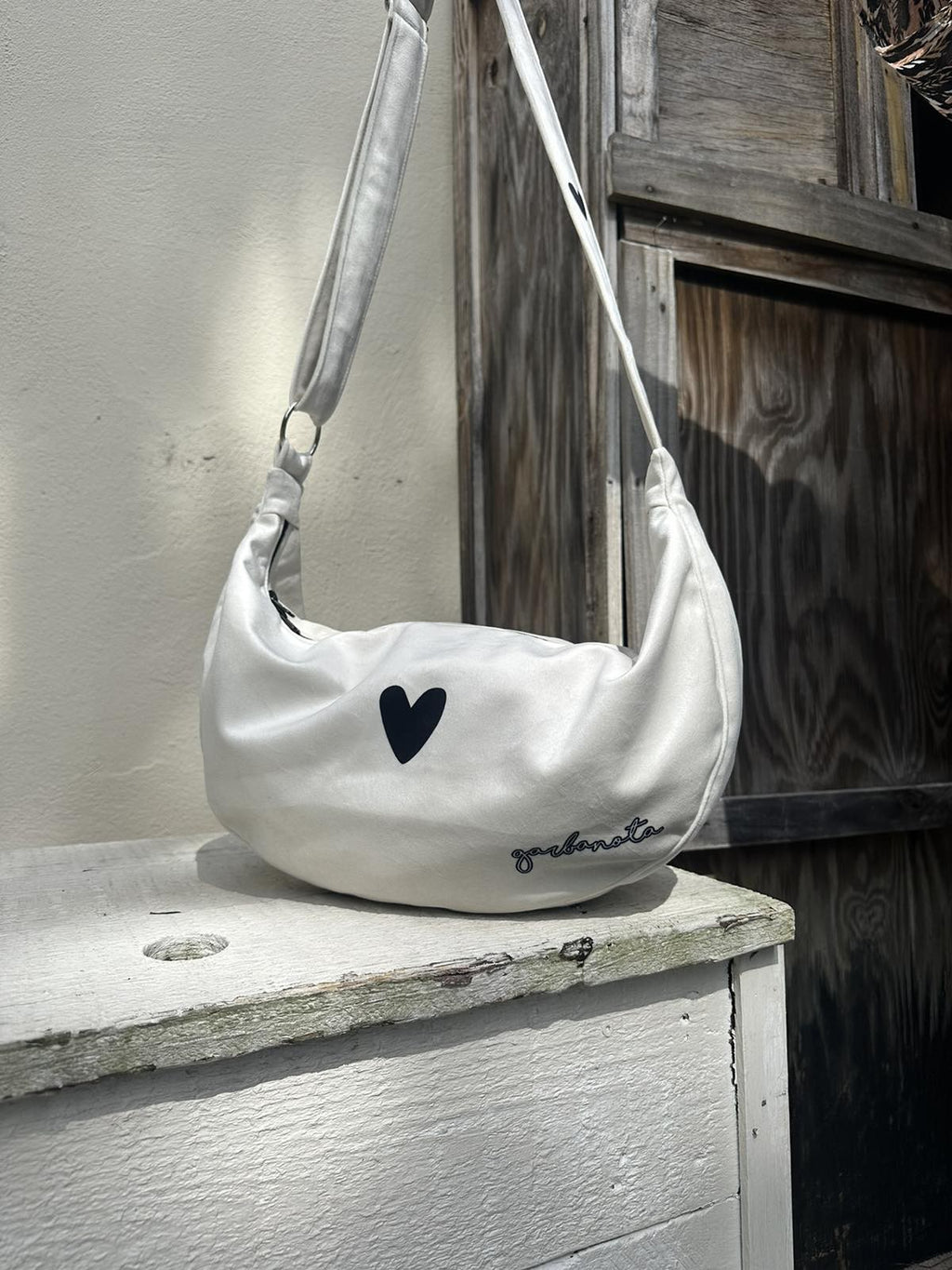 Hobo Bag Heart - White